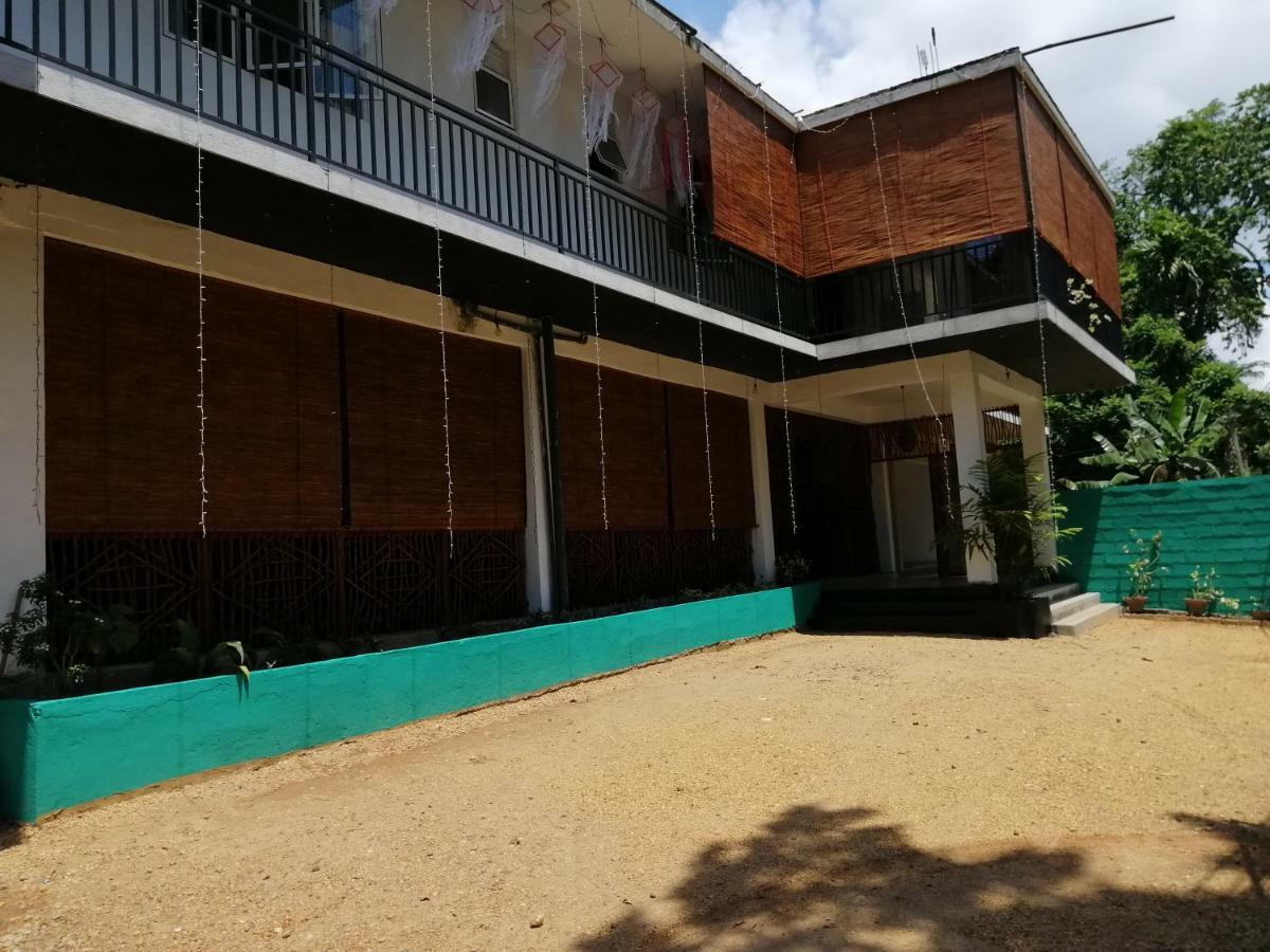 Macnara Travellers Inn Ratnapura Exterior foto